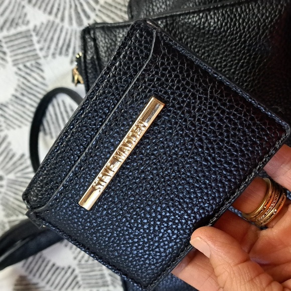 Steve Madden vegan leather multi compartment zip travel messenger laptop bag - Picture 5 of 17